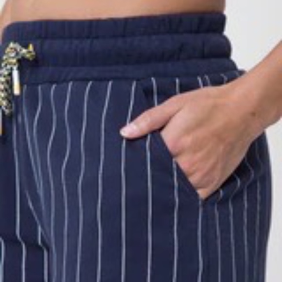 Ladies MPG Spirit Pinstripe Short - EUC - Picture 3 of 6